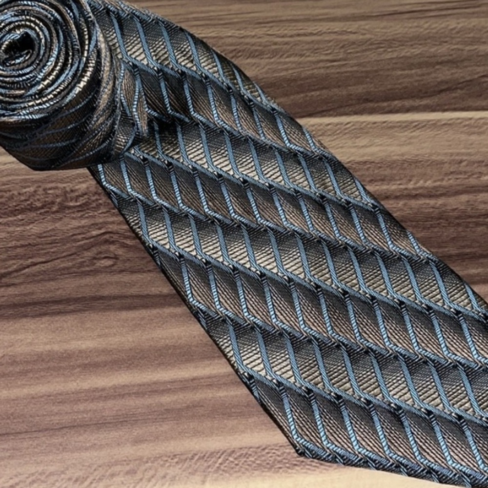 Platinum designs tie in blue and tan